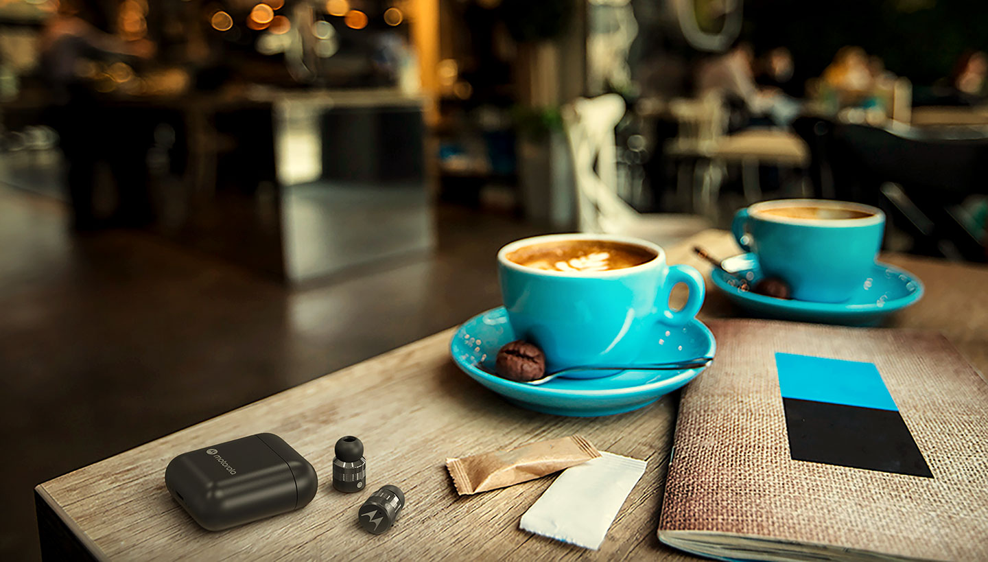 True wireless MOTO Earbuds 120 always connected in coffee shop