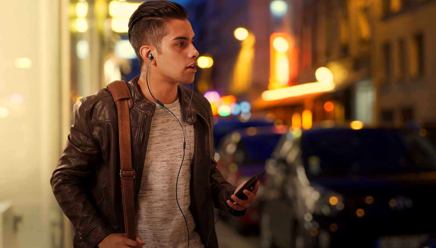 Subject enjoying Earbuds 3s with ergonomic designed for comfort fit